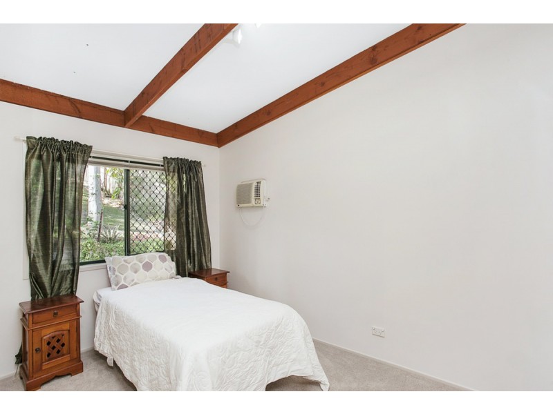 18 Stonehaven Place, Highland Park QLD 4211