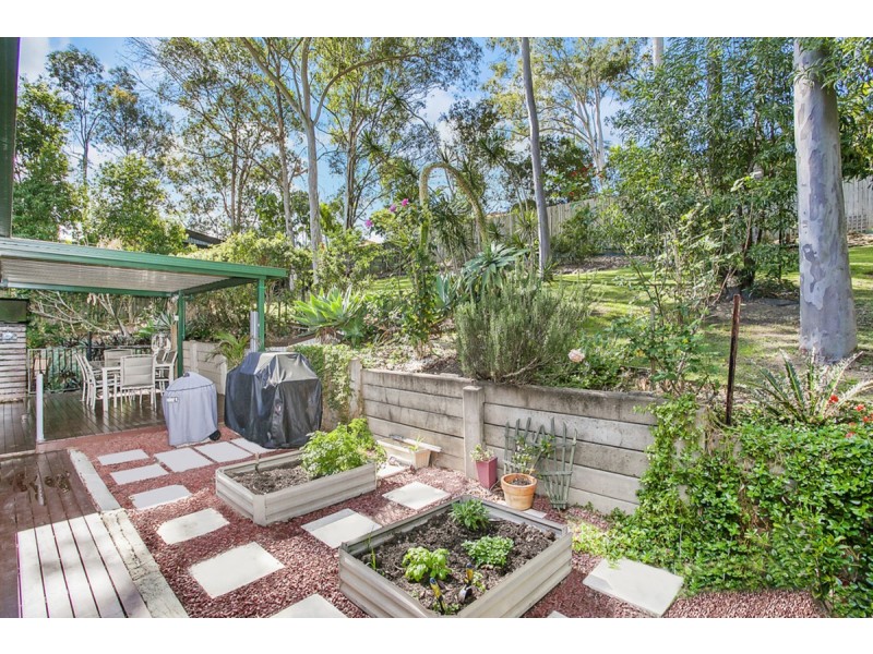 18 Stonehaven Place, Highland Park QLD 4211