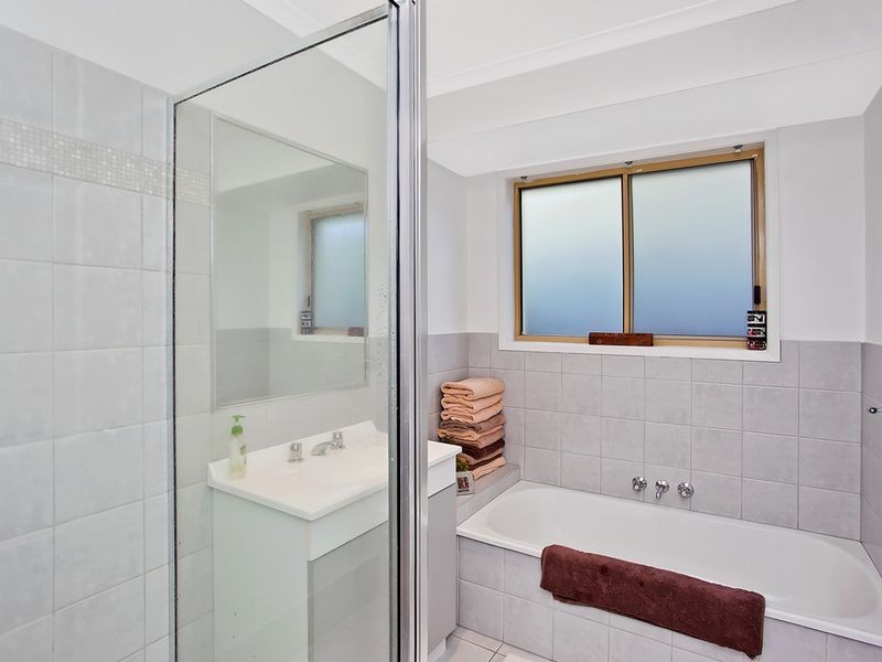19 Cozens Way, Highland Park QLD 4211