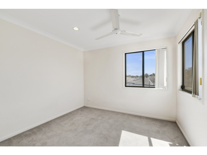 12A/64 Gilston Road, Nerang QLD 4211