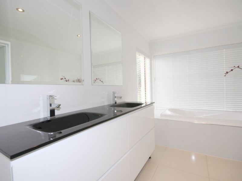 7 Bellavista Close, Highland Park QLD 4211