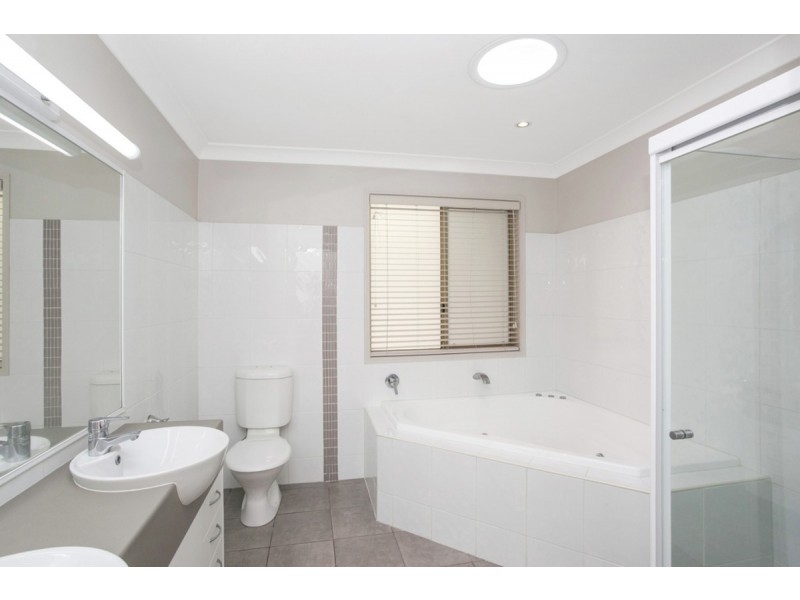 4 Conadilly Court, Carrara QLD 4211