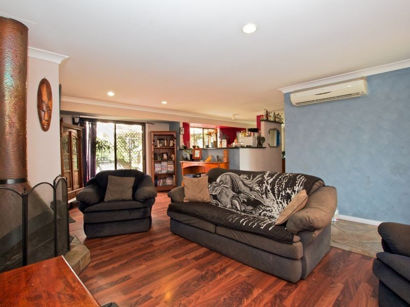 16 Jabiluka Drive, Highland Park QLD 4211