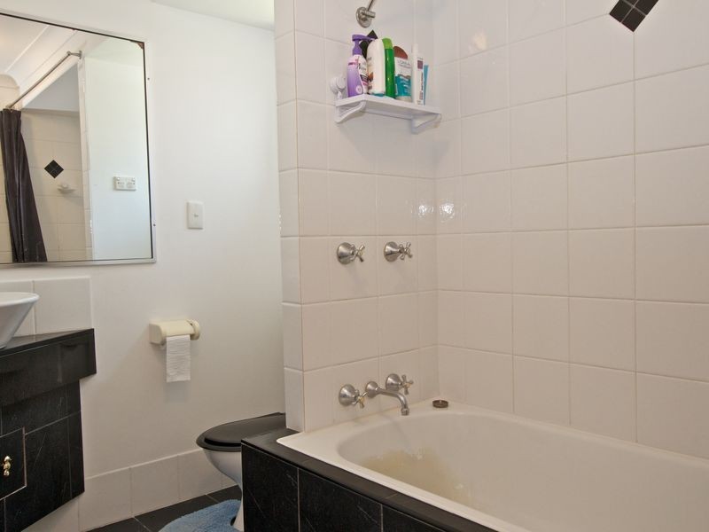 16 Jabiluka Drive, Highland Park QLD 4211