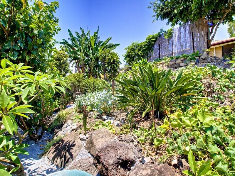 16 Jabiluka Drive, Highland Park QLD 4211