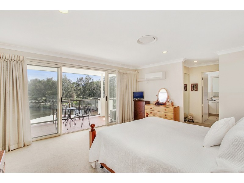 194 Easthill Drive, Robina QLD 4226