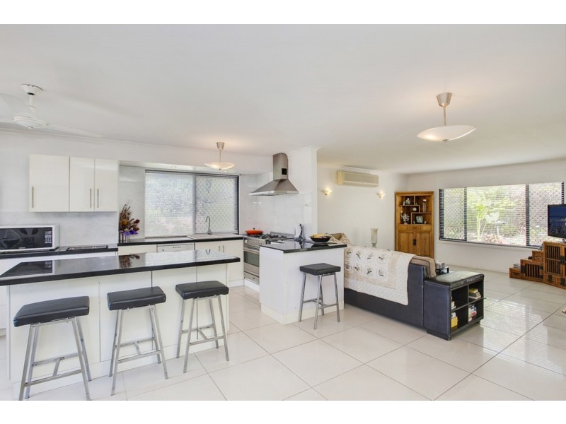 28 Richard Crescent, Highland Park QLD 4211