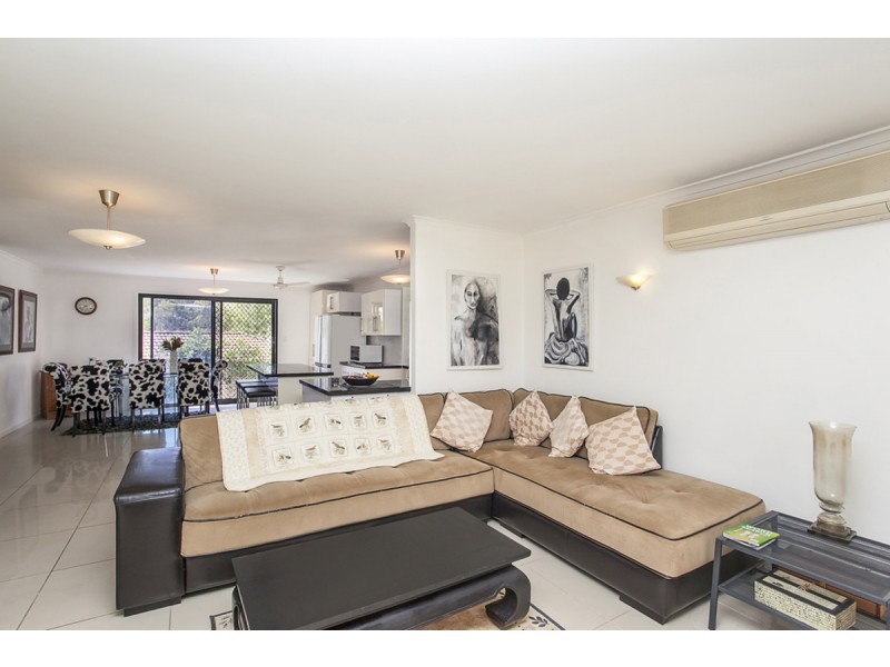 28 Richard Crescent, Highland Park QLD 4211