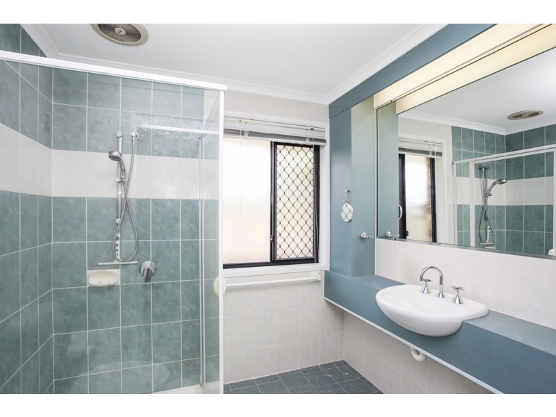28 Richard Crescent, Highland Park QLD 4211