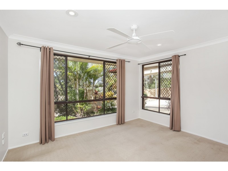 6 Garnet Court, Carrara QLD 4211