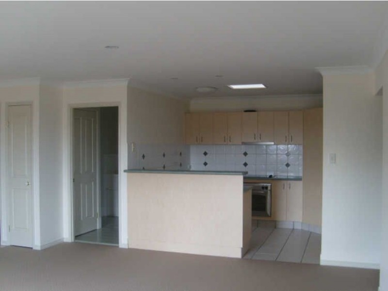 2/83 Kincaid Drive, Highland Park QLD 4211