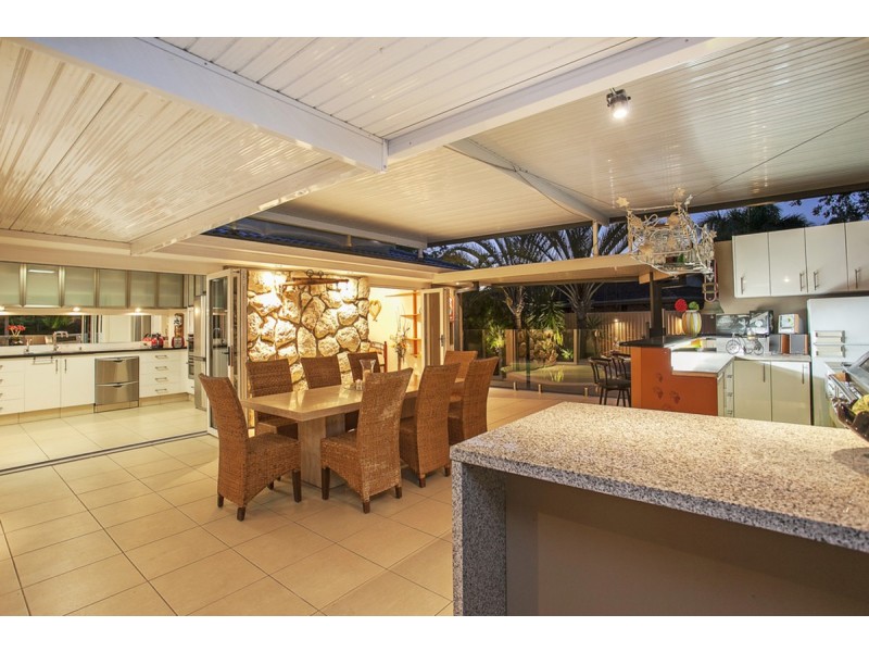 8 Hastings Crescent, Carrara QLD 4211