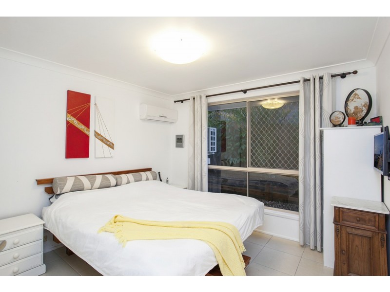 8 Hastings Crescent, Carrara QLD 4211