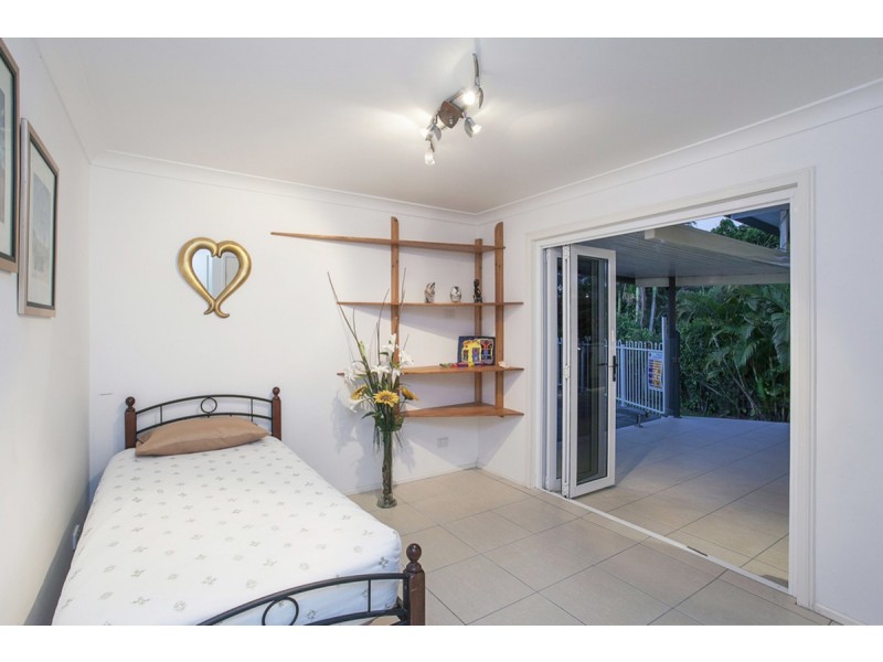 8 Hastings Crescent, Carrara QLD 4211