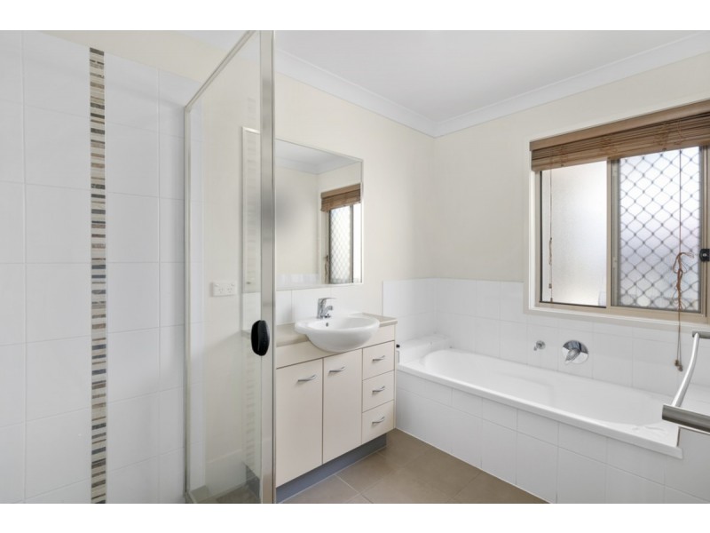 8 Jackaroo Crescent, Gilston QLD 4211