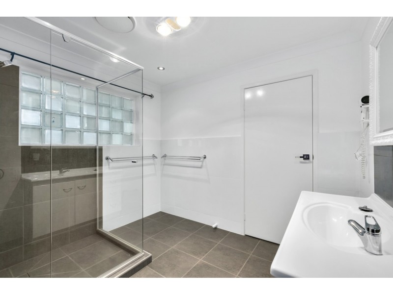 230 Crane Crescent, Nerang QLD 4211