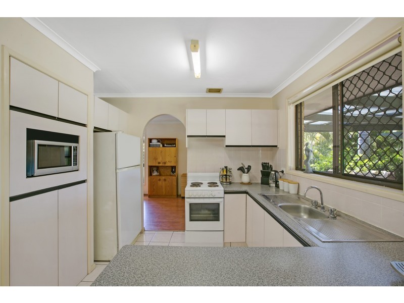 27 Jabiluka Drive, Highland Park QLD 4211