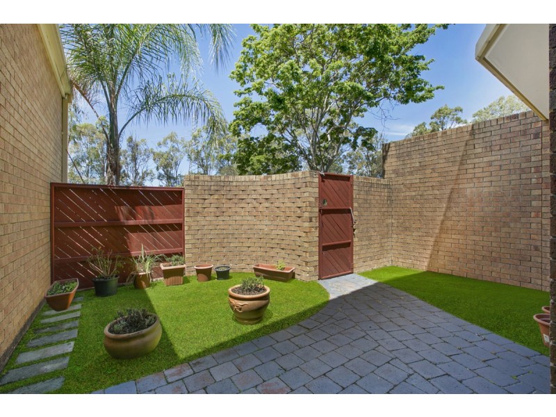 8/1a Mcleod Street, Highland Park QLD 4211