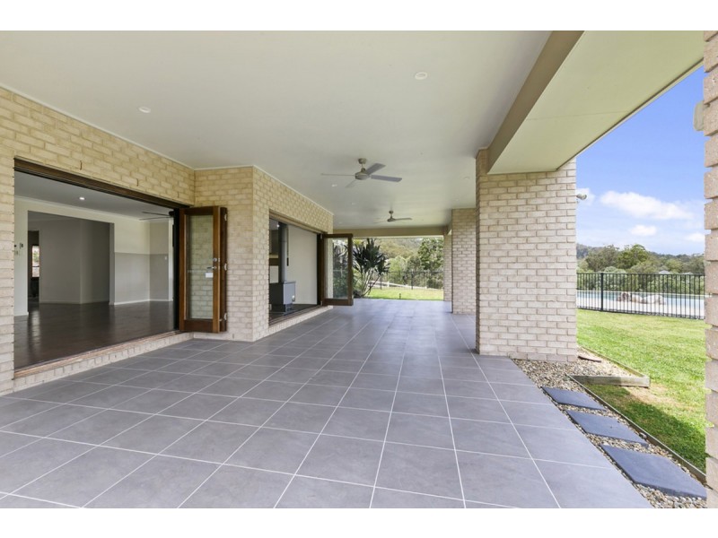 5 Colchester Court, Maudsland QLD 4210