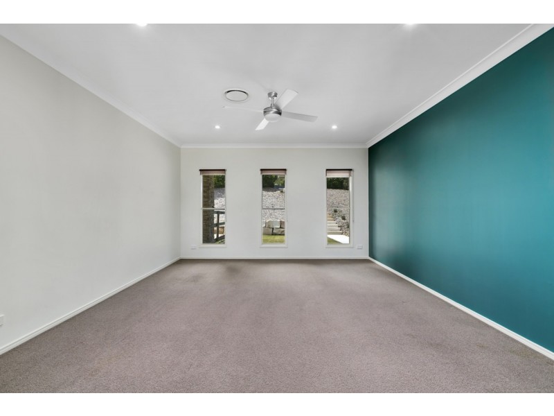 5 Colchester Court, Maudsland QLD 4210