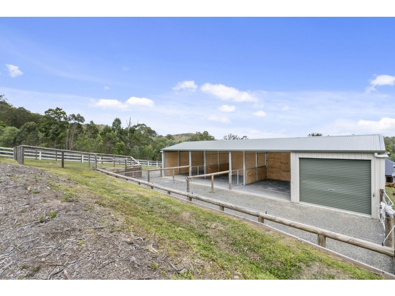 5 Colchester Court, Maudsland QLD 4210