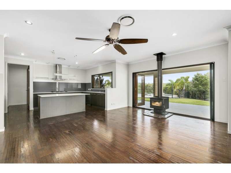 5 Colchester Court, Maudsland QLD 4210