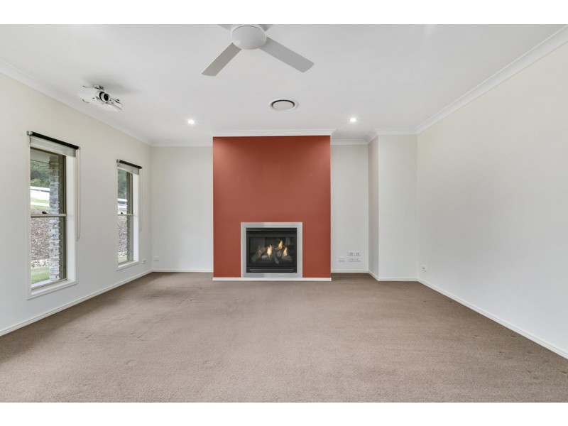 5 Colchester Court, Maudsland QLD 4210