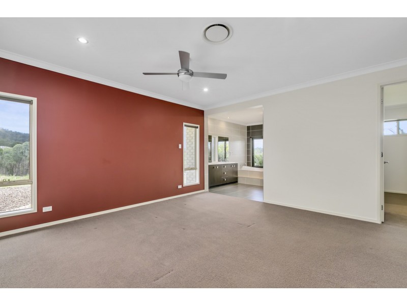 5 Colchester Court, Maudsland QLD 4210