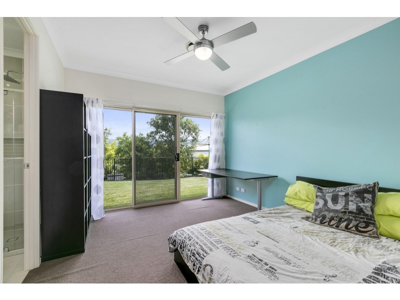 5 Colchester Court, Maudsland QLD 4210