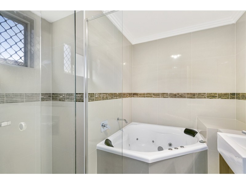 38 Lochinvar Court, Ashmore QLD 4214