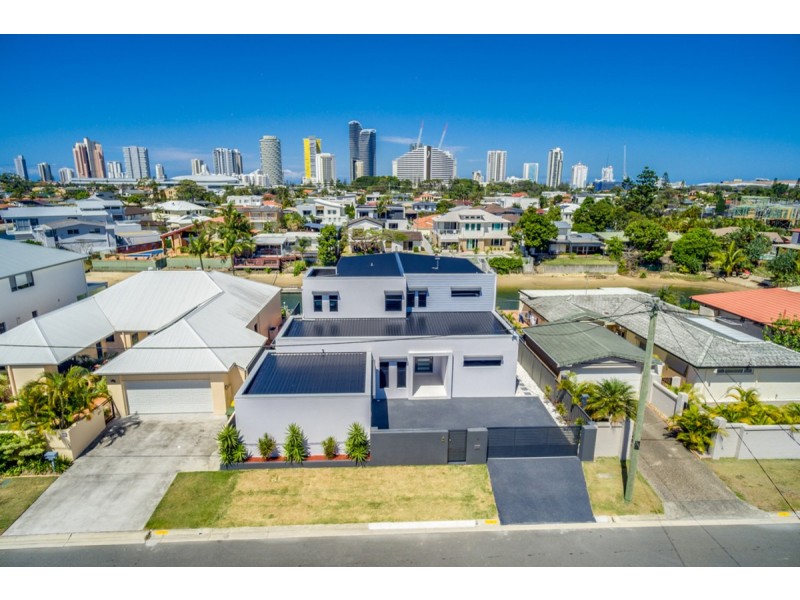 8 Crest View Key, Broadbeach Waters QLD 4218