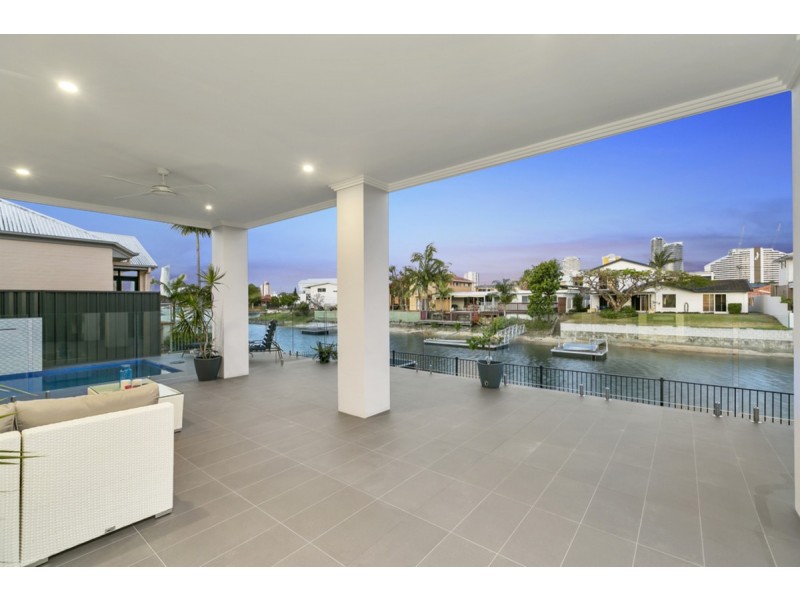8 Crest View Key, Broadbeach Waters QLD 4218
