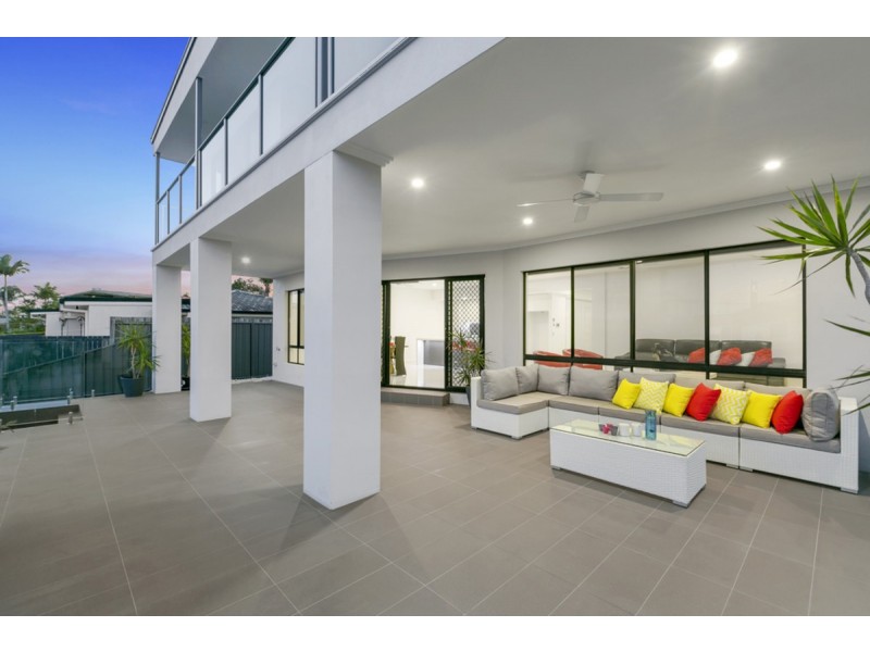 8 Crest View Key, Broadbeach Waters QLD 4218