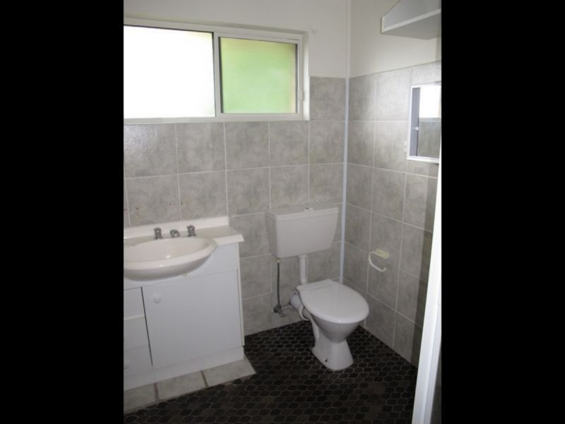 1/6 Tomkins Place, Southport QLD 4215