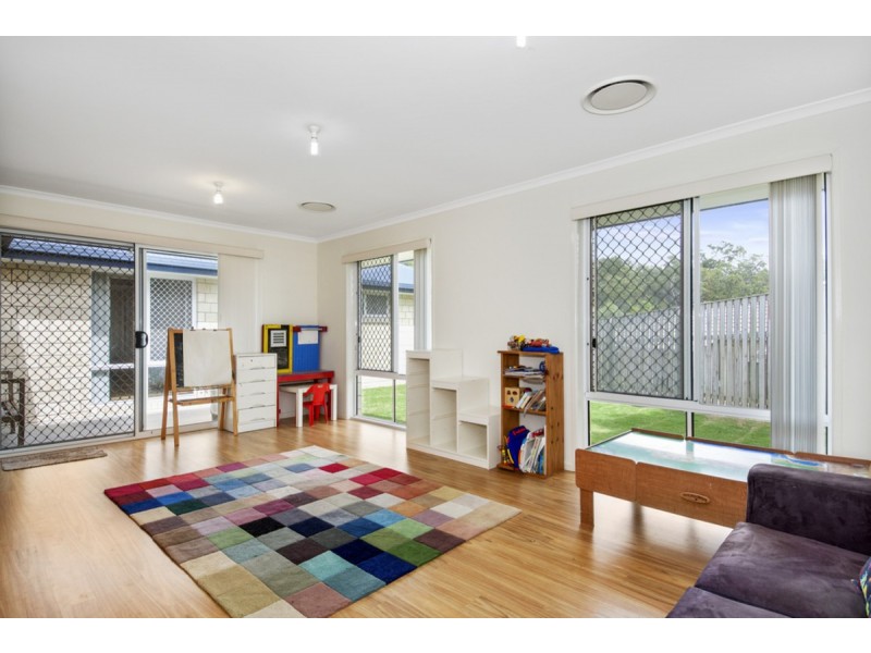 39 Barradeen Circuit, Pacific Pines QLD 4211