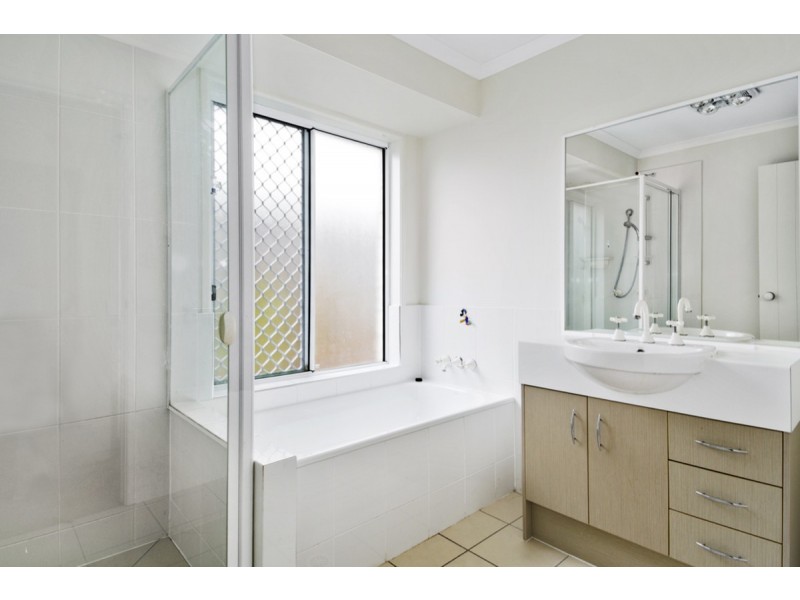 39 Barradeen Circuit, Pacific Pines QLD 4211