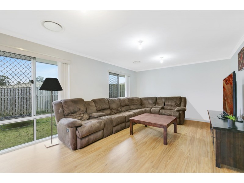 39 Barradeen Circuit, Pacific Pines QLD 4211