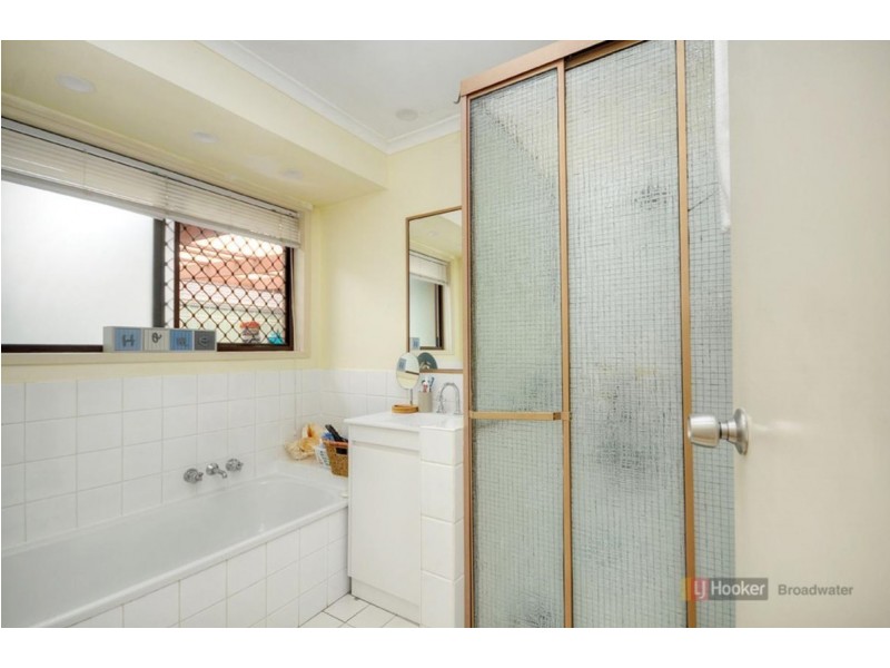 2/2 Stephenson Street, Labrador QLD 4215