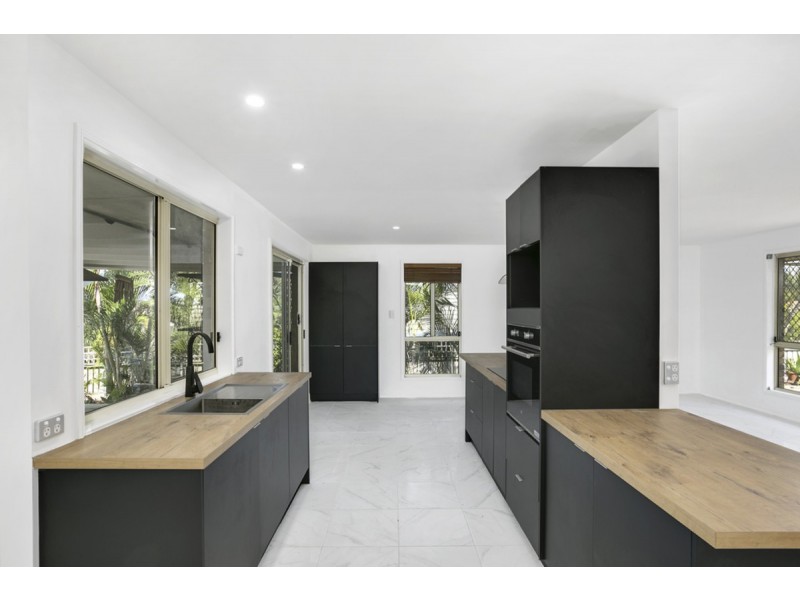 27 Crusader Way, Nerang QLD 4211