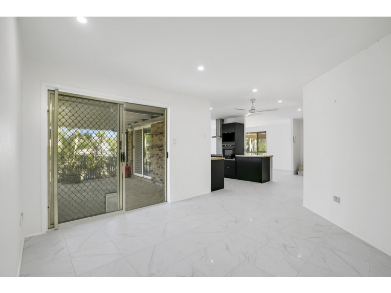 27 Crusader Way, Nerang QLD 4211