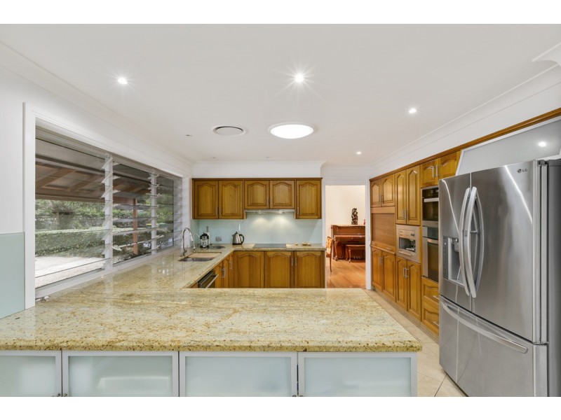 31 Winderadeen Drive, Highland Park QLD 4211