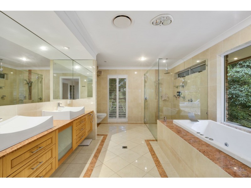 31 Winderadeen Drive, Highland Park QLD 4211