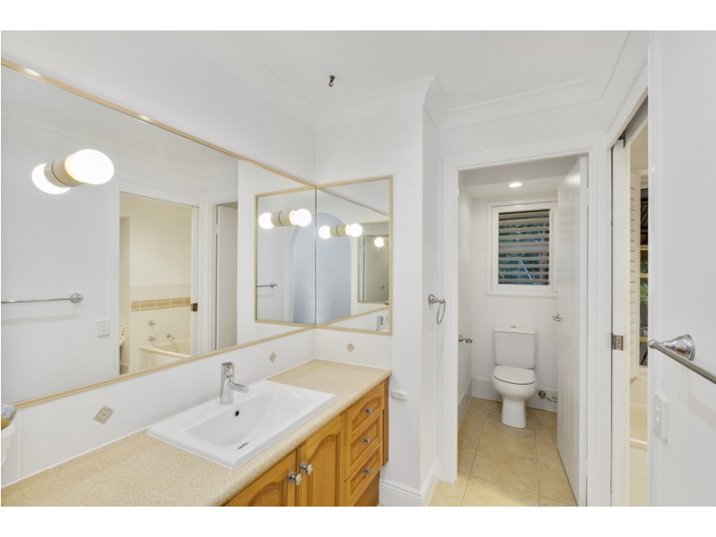 31 Winderadeen Drive, Highland Park QLD 4211