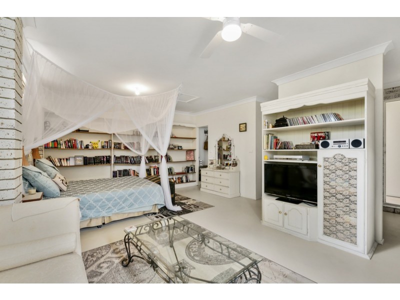 10 Convery Crescent, Highland Park QLD 4211