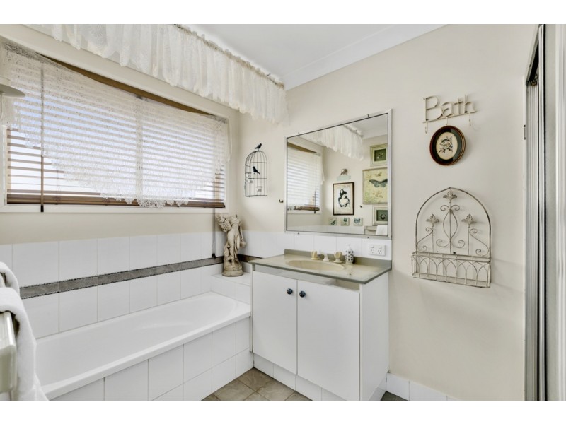 10 Convery Crescent, Highland Park QLD 4211