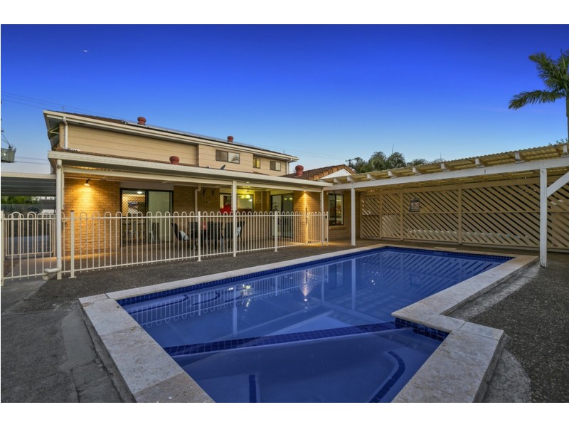 196 Bayview Street, Runaway Bay QLD 4216