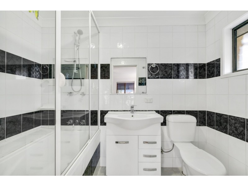 196 Bayview Street, Runaway Bay QLD 4216