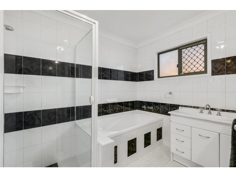 196 Bayview Street, Runaway Bay QLD 4216