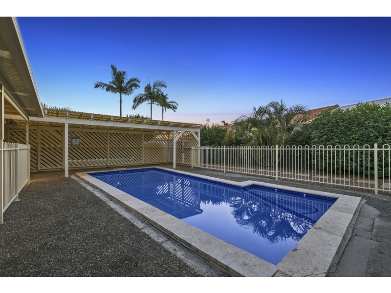 196 Bayview Street, Runaway Bay QLD 4216