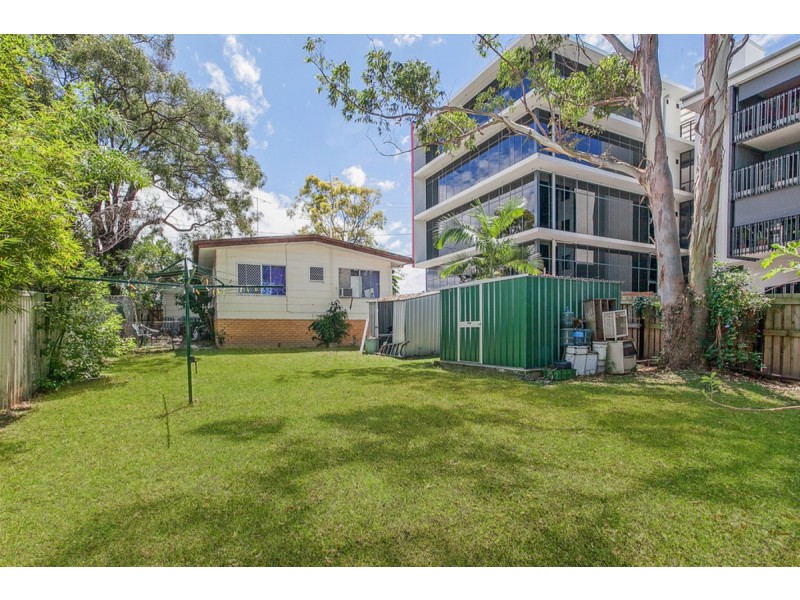 8 Railway Parade, Nerang QLD 4211